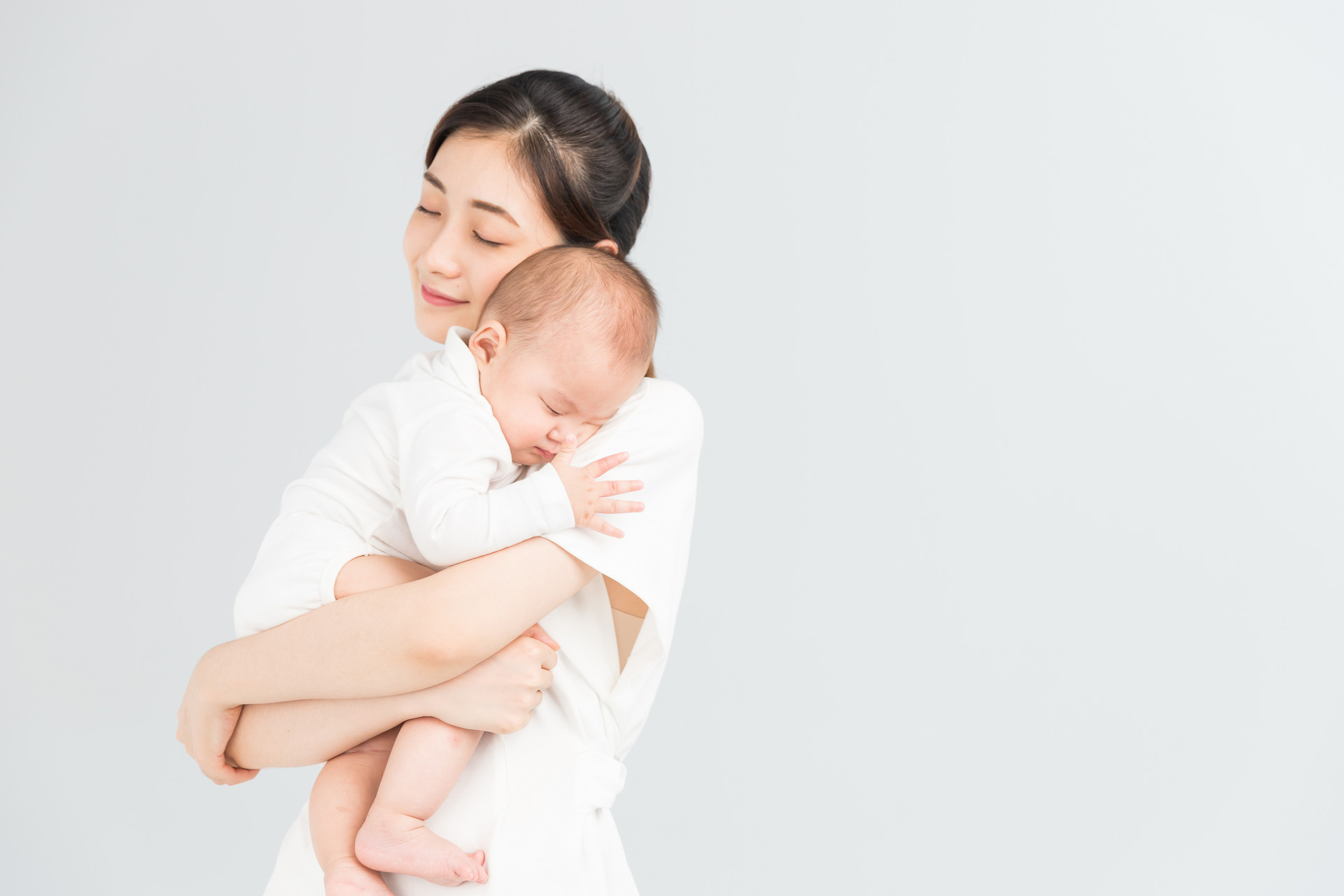 母亲母乳喂养新生儿宝宝图片下载 - 觅知网