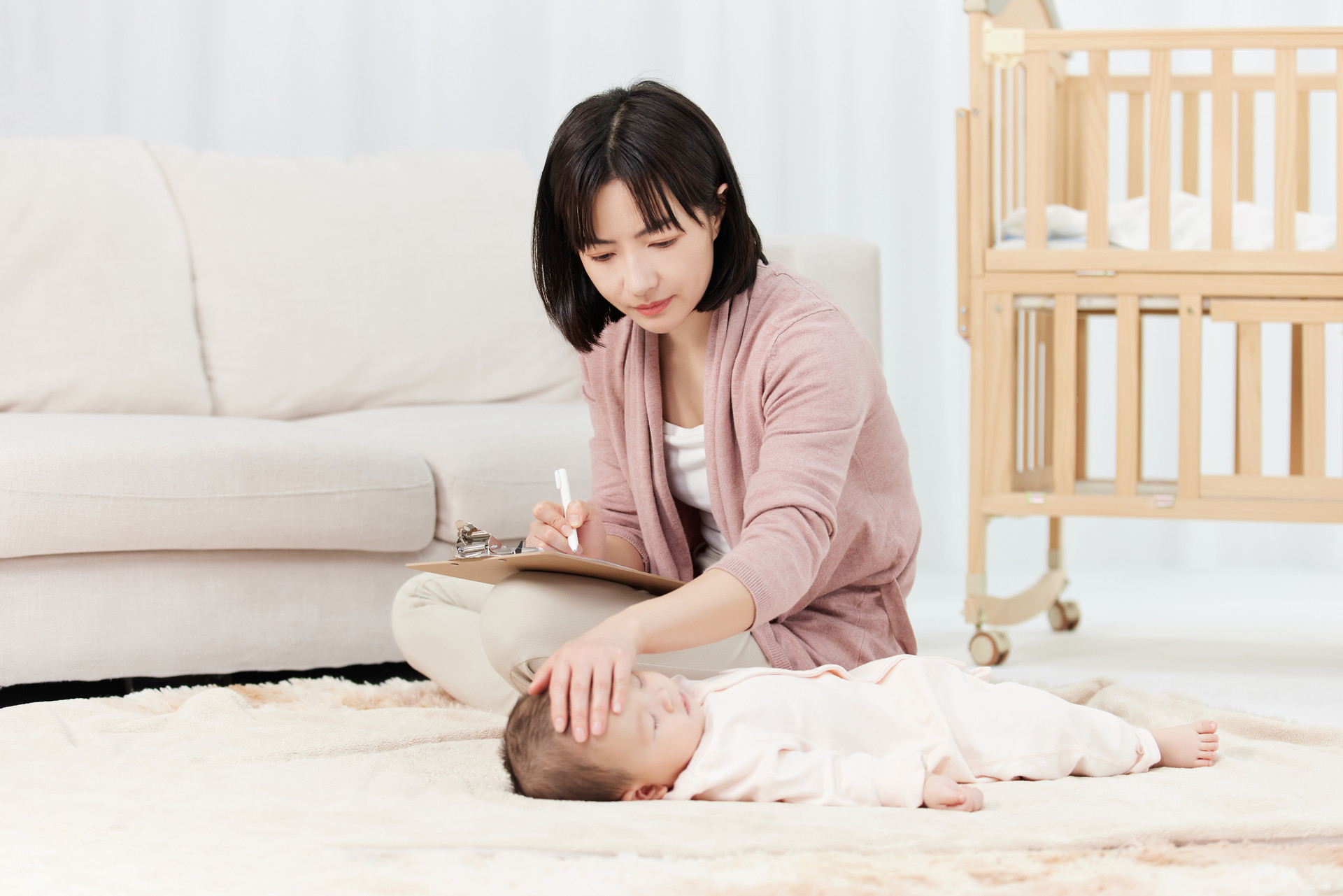 育儿嫂的价位是多少-菠萝孕育